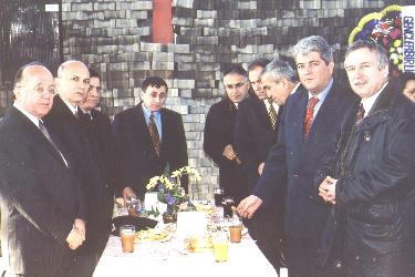 tesis.jpg (29911 bytes)
